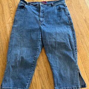 Ladies Size 14 Westport Denim Blue Jeans Capris Like New GUC